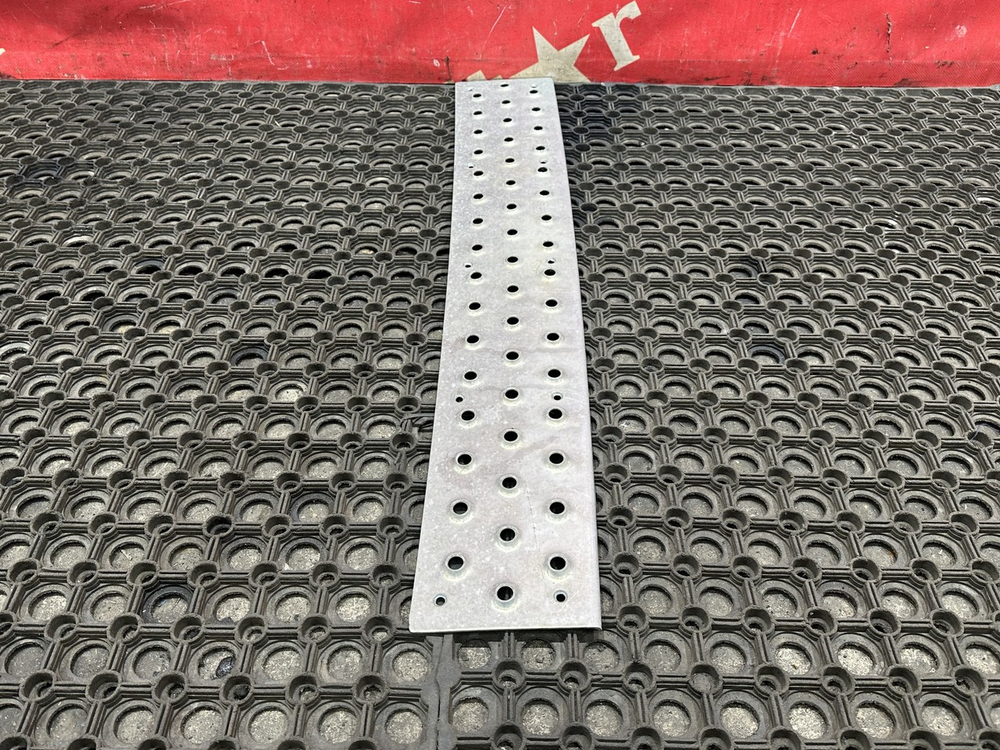 Подножка бампера верхняя