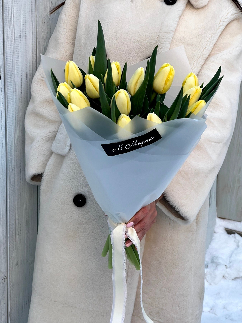 Нежные кремовые тюльпаны в лаконичном дизайне от Флора Маркет