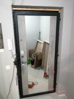 Дверь Входная Лабиринт STORM С зеркалом Максимум Бетон светлый