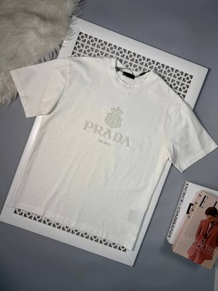 Футболка Prada