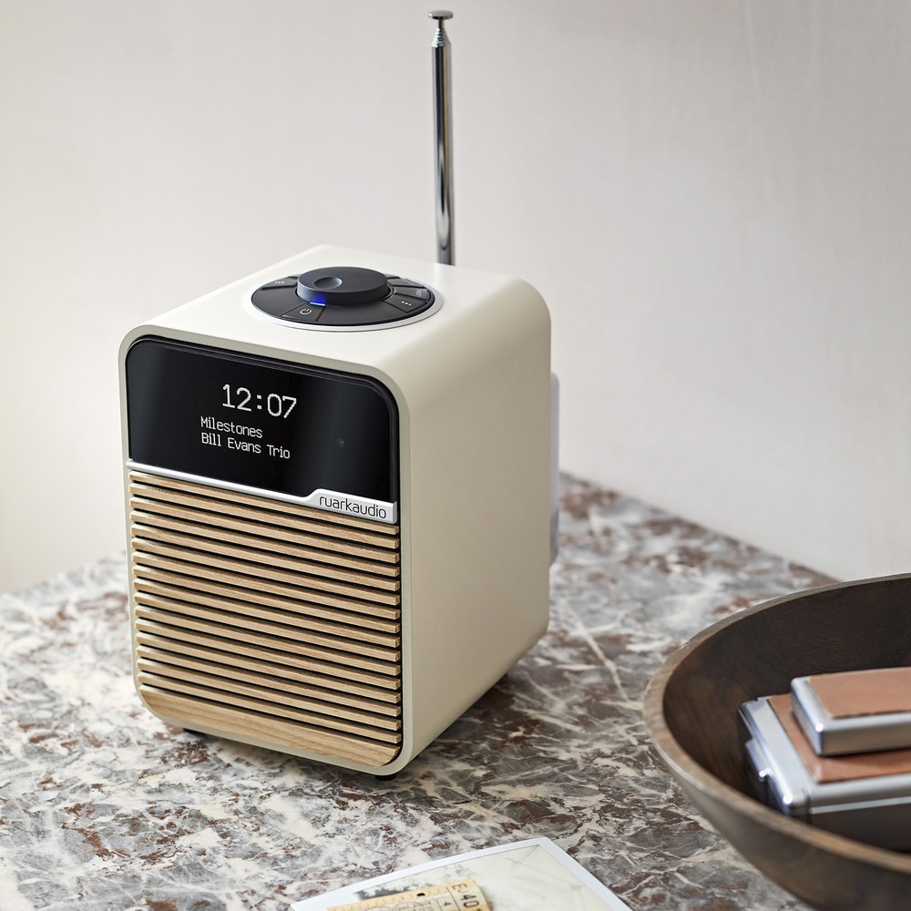 Ruark R1 Mk4 Light Cream — портативная мини-система с FM/DAB-радио и Bluetooth