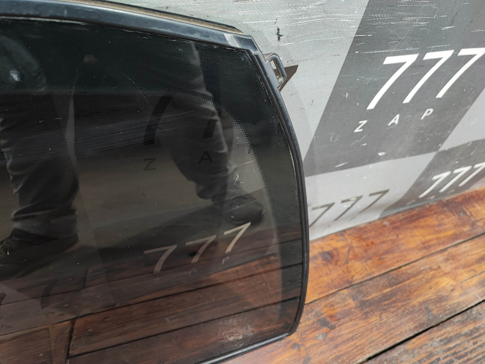 Стекло багажника левое Suzuki Grand Vitara 1 98-05 Б/У Оригинал 8457065D00