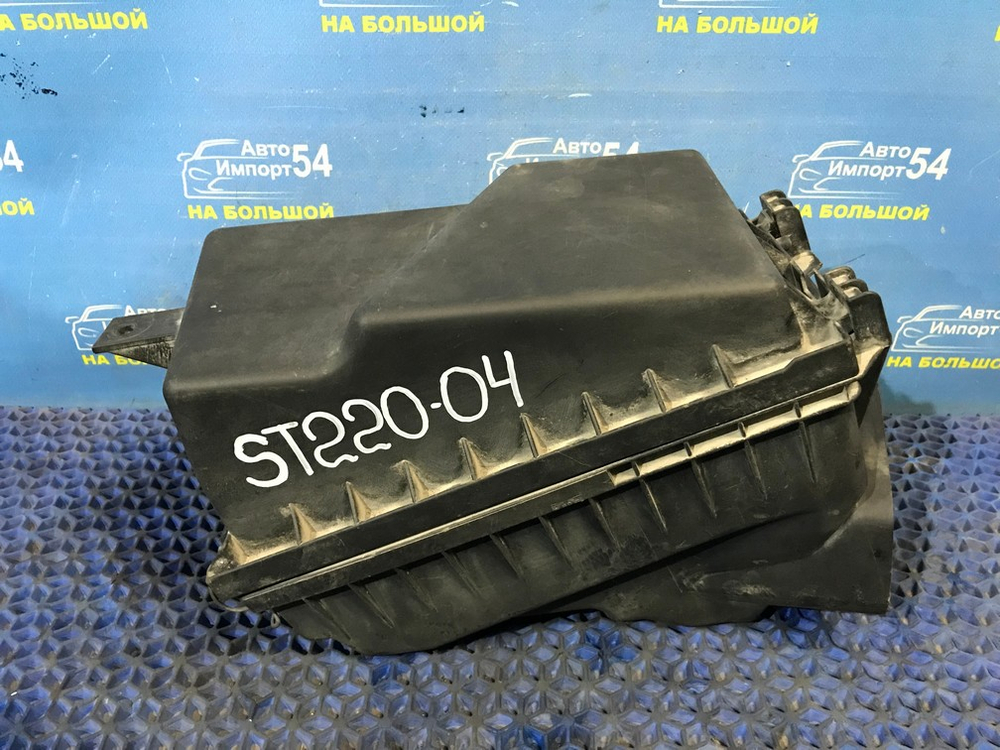 Корпус воздушного фильтра TOYOTA AVENSIS 2001