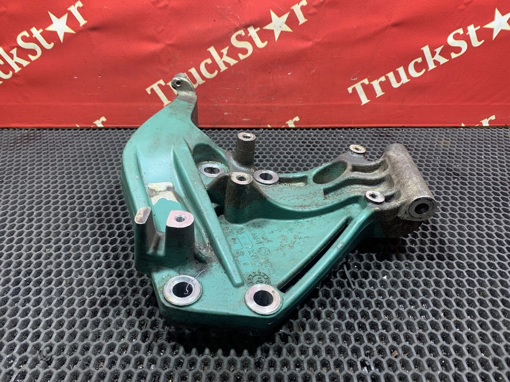 Кронштейн двигателя передний левый