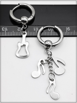 Серьги кольца "Гитара, ноты" асиметричные стальные.