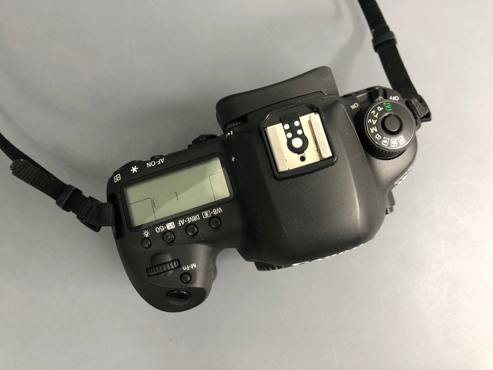 Canon EOS 5D Mark IV 6.900 кадров