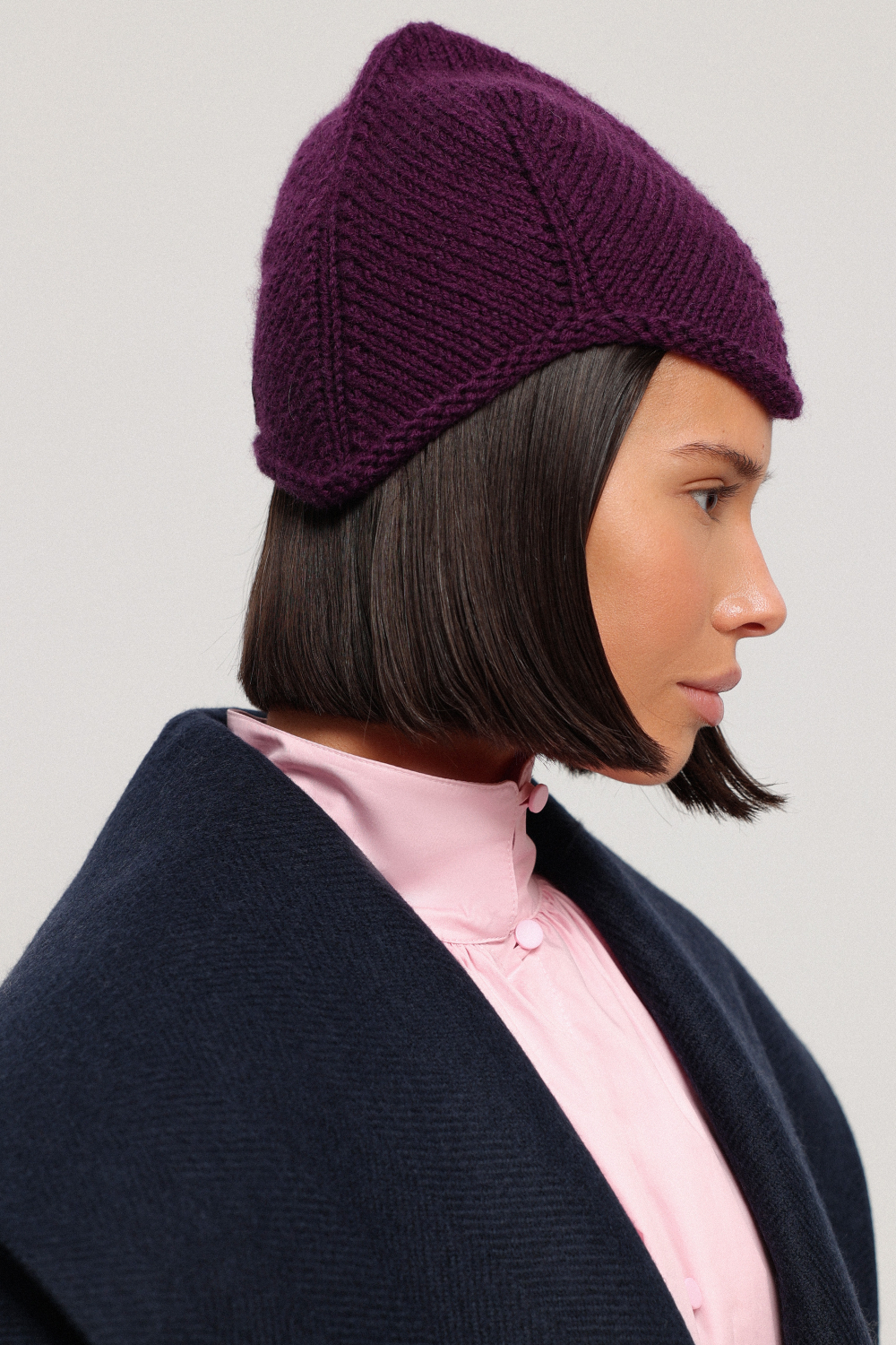 Вязаная шапка-шлем