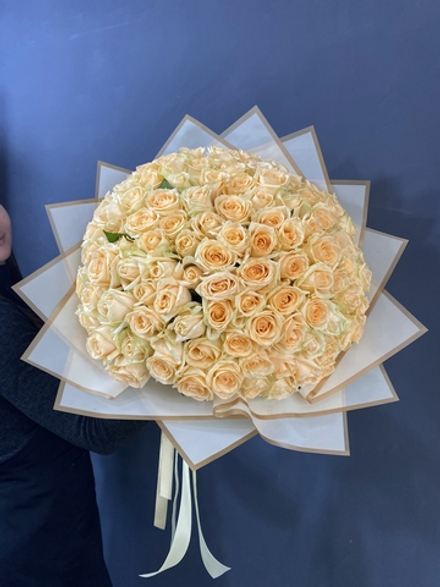Букет из 101 персиковой розы