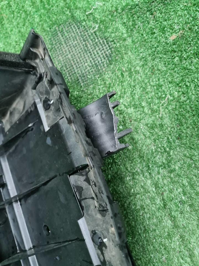 Воздуховод радиатора Zeekr 001 (2021-н.в.)