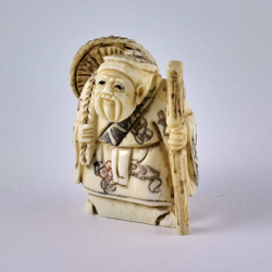 Нэцкэ Дзюродзин с посохом и волшебной шляпой