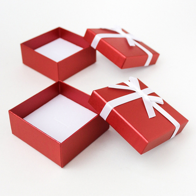 Футляр картонный с бантиком, серия "КОНФЕТТИ"