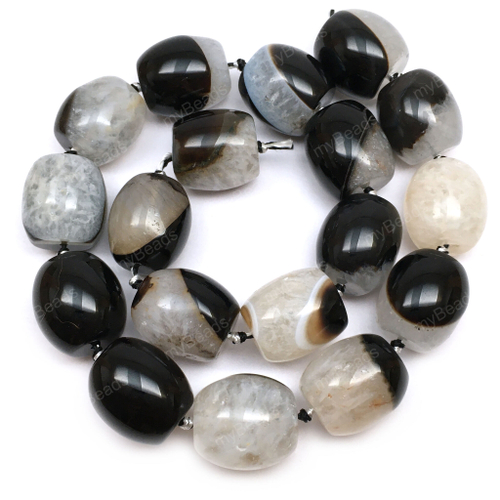 Агат с кварцем ок.19х17 мм, черно-белые бусины - цилиндры