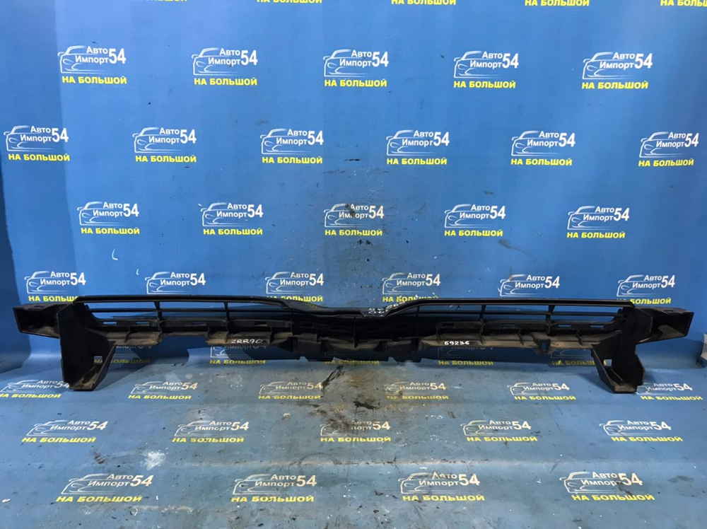 Решетка радиатора TOYOTA VOXY 2007-2010