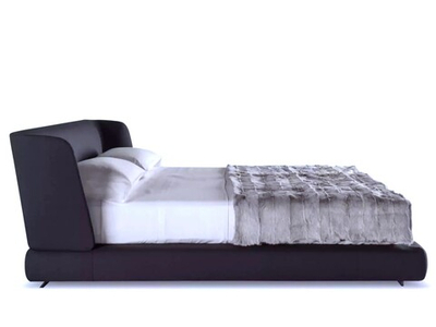 Двуспальная кровать с широким изголовьем Reeves