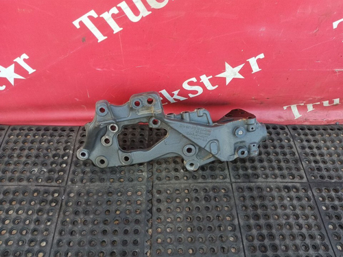 Кронштейн усилителя бампера правый 2020г