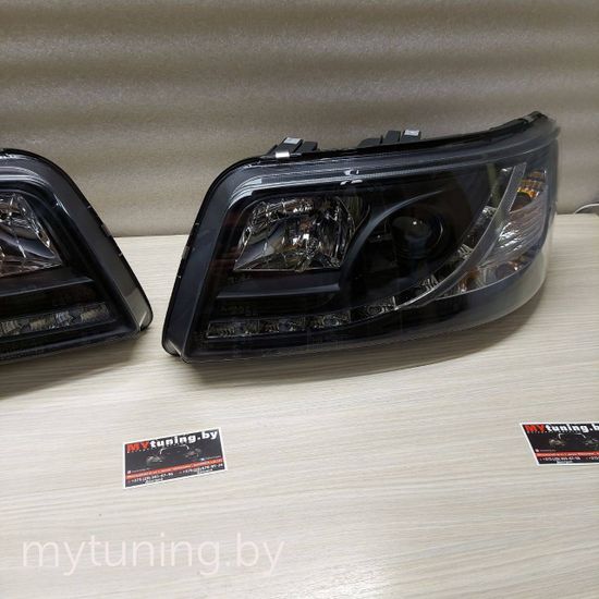 Фары передние TRUE DRL BLACK для VW T5 04.03-08.09