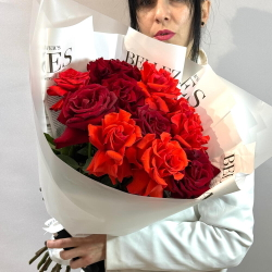 «Алый дуэт» букет с французскими розами Нина и Эксплорер