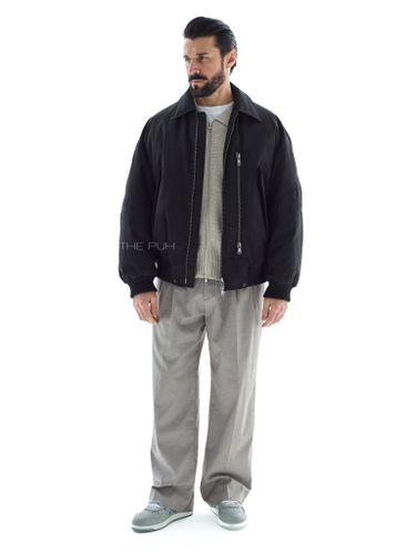 Утепленный черный бомбер с отложным воротником