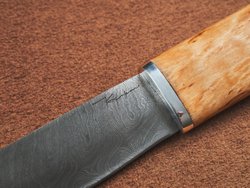 Шкуросъемный нож "Якут" с кованым долом, дамасская сталь, рукоять карельская береза