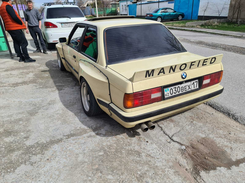 BMW E30 PANDEM (ROCKET BUNNY) Задняя правая накладка (Реплика "Стекловолокно")