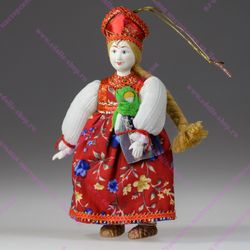 Ёлочная игрушка Крестьянская девочка с куклой