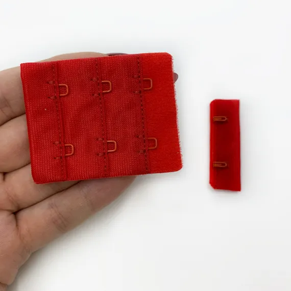 Застежка с крючками красная 2 ряда (цв. 100), 44*55 мм