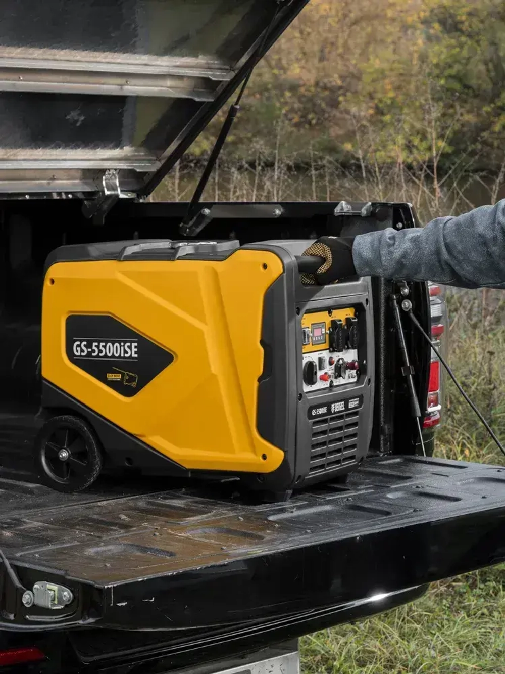 Генератор инверторный DENZEL GS-5500iSE, 5.5 кВт и 230 В, электростартер, 2 розетки и выход USB 5В, клеммы постоянного тока 12В и силовые клеммы, 94712