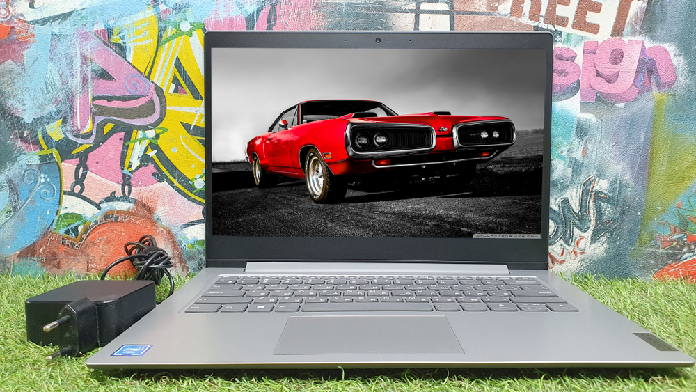 Ноутбук Lenovo Celeron/4Gb/FHD