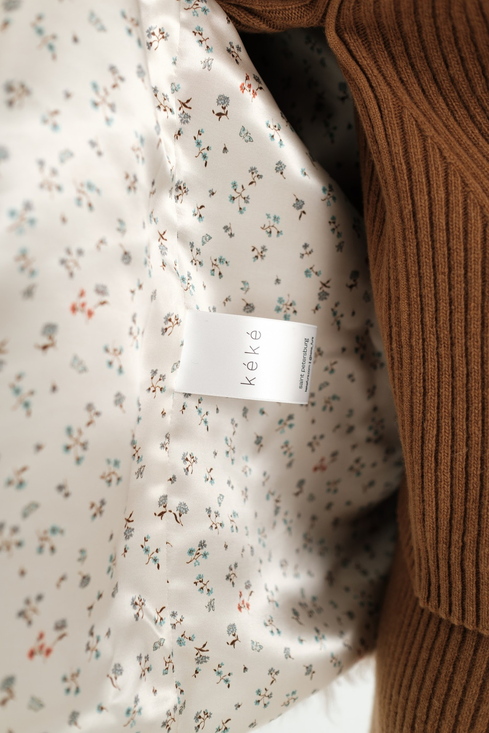 Бело-бежевая шуба из испанской овчины тиградо