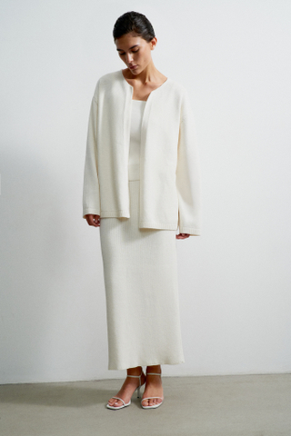 Топ VALERA, молочный