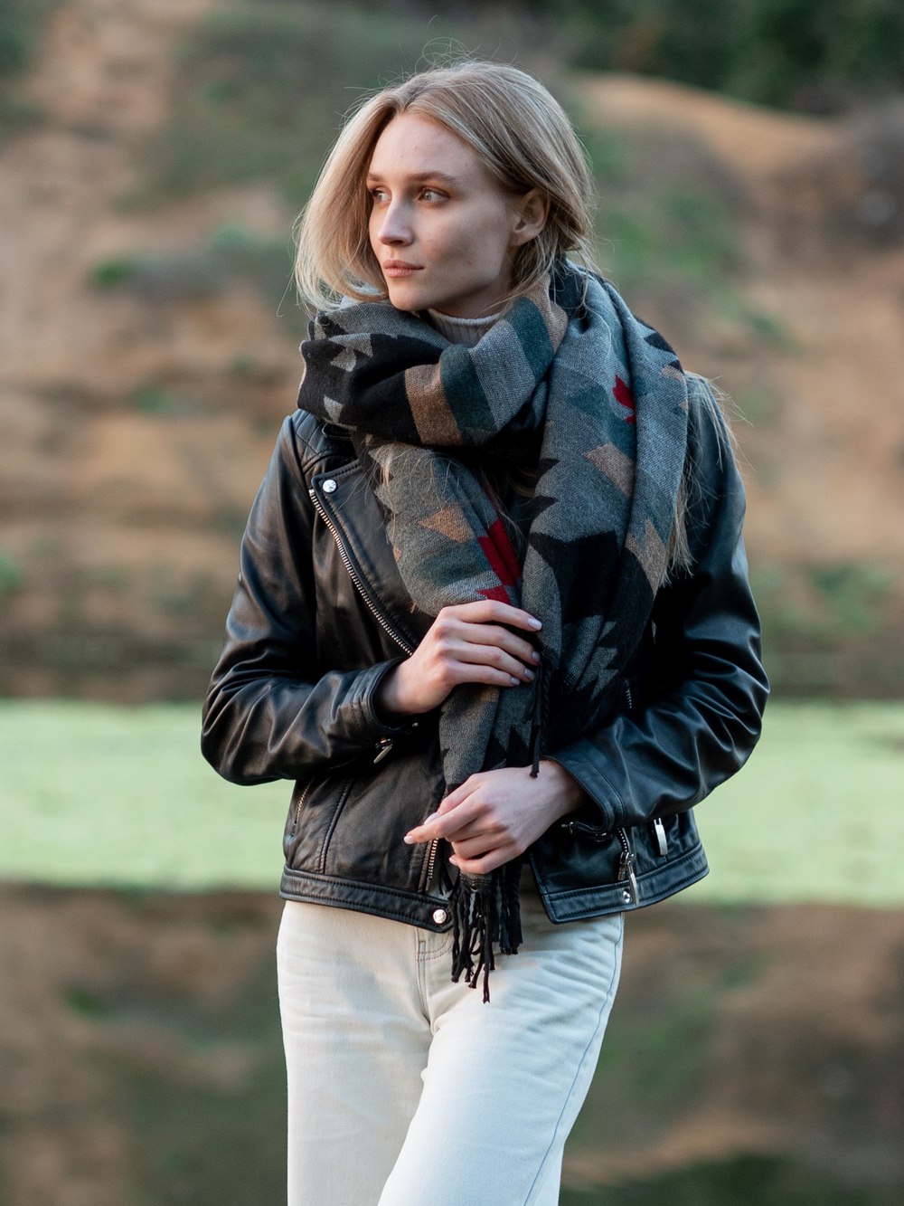 Шарф теплый с орнаментом Навахо