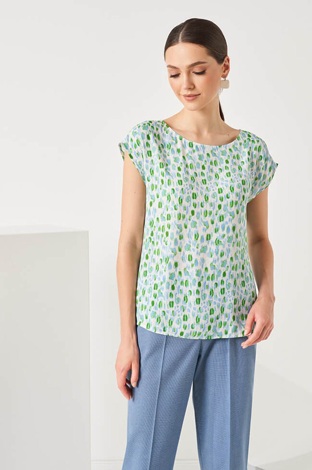 22813 Блузка женская (молочный принт)