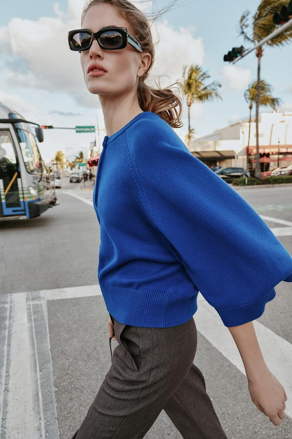 ZARA СВИТЕР С ШИРОКИМИ РУКАВАМИ, ЯРКО-СИНИЙ