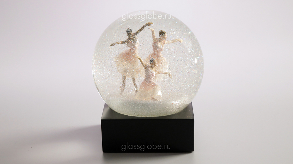 Стеклянный шар со снегом Трио