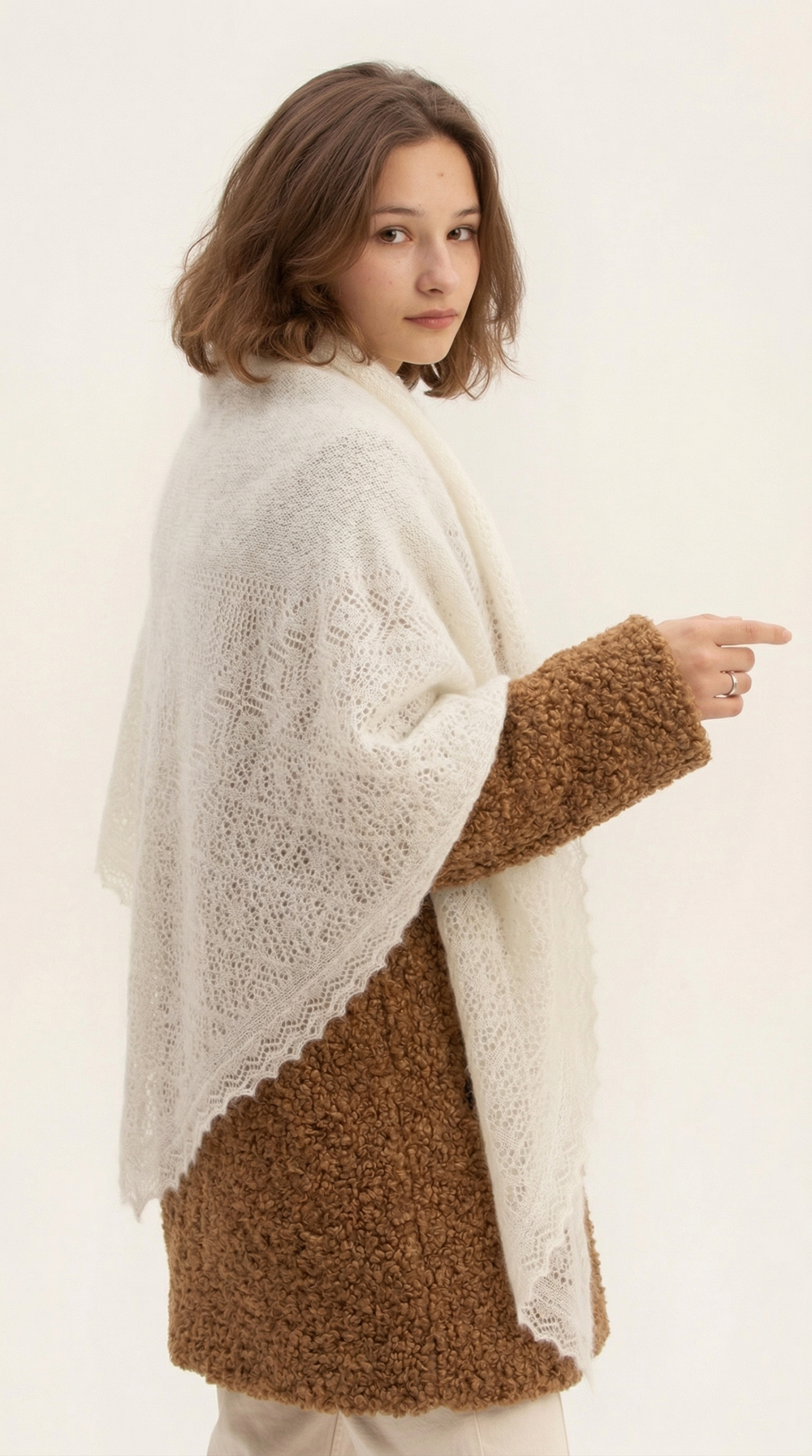 Оренбургский пуховый платок П2-130-01 белый отбеленный