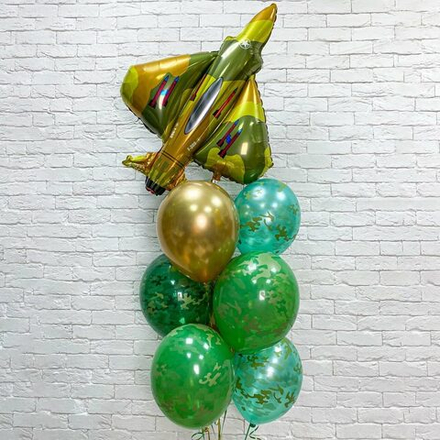 Композиция из шаров самолет с зелеными шариками