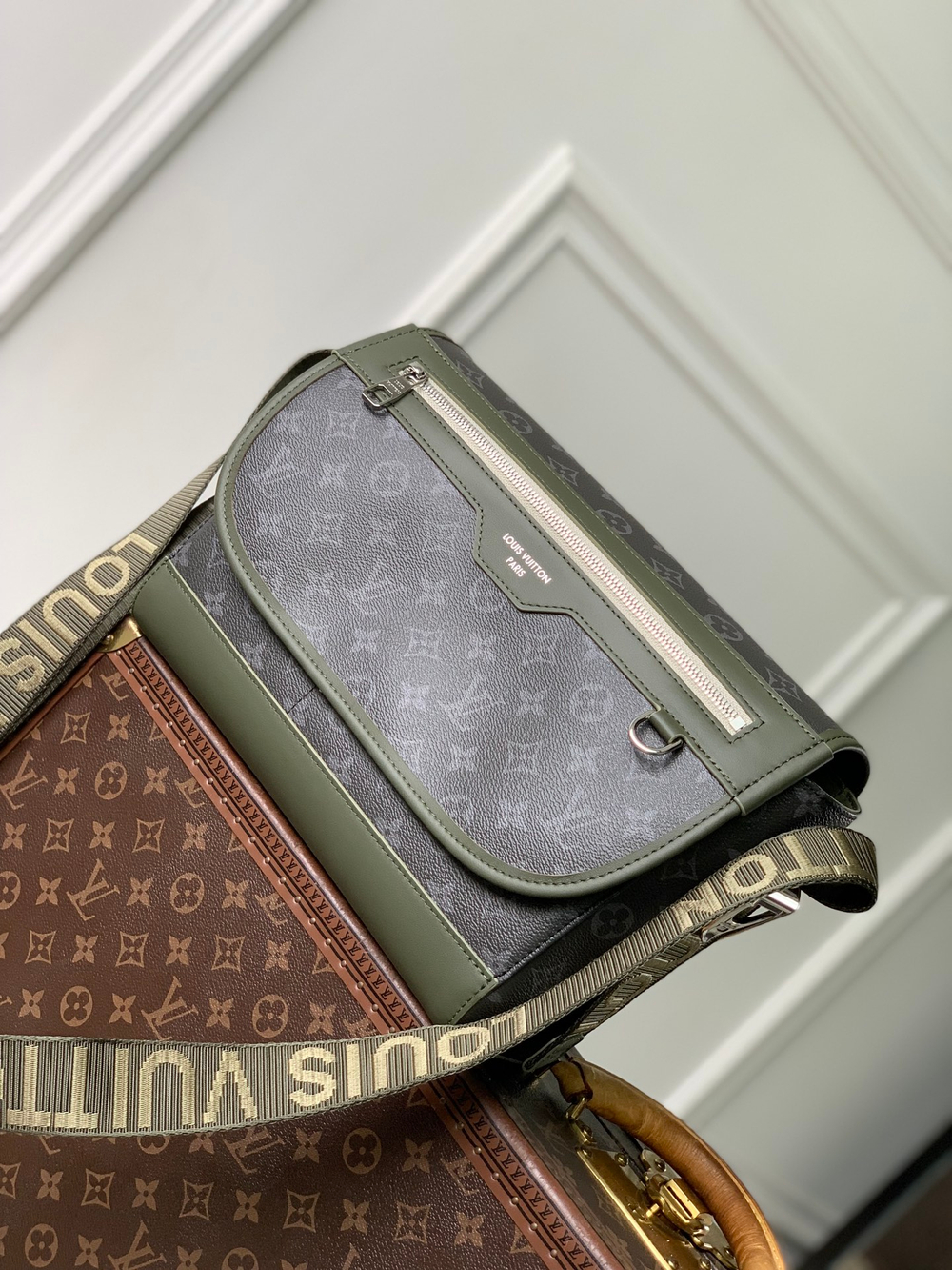 Louis Vuitton Courrier Messenger