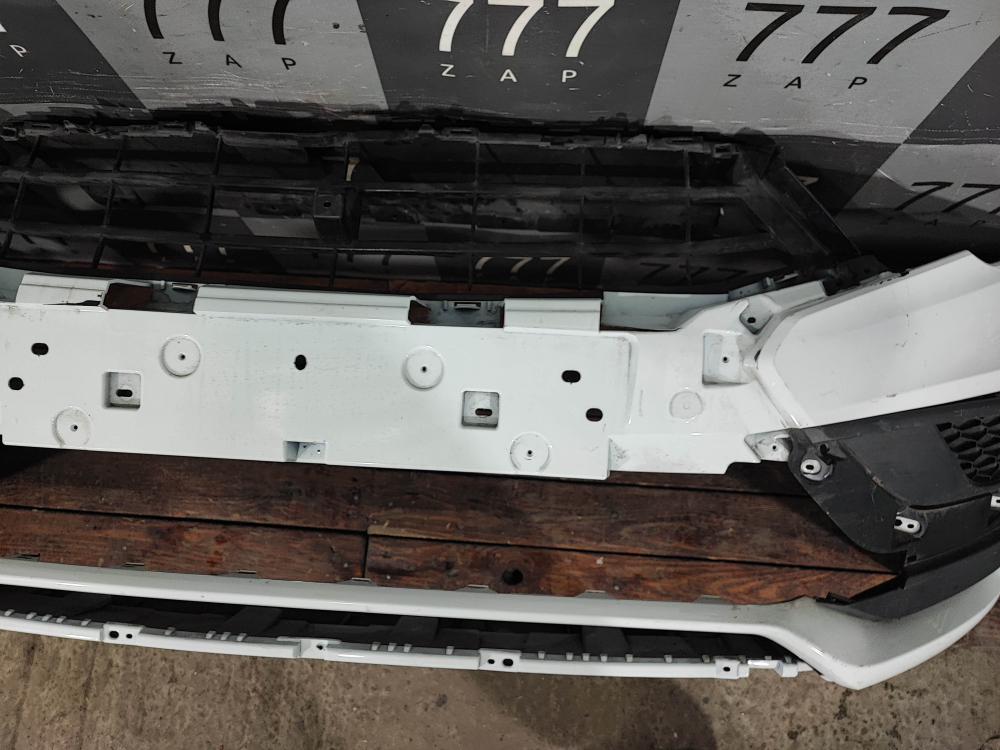 Бампер передний LADA Vesta 22-нв Б/У Оригинал 8450040054