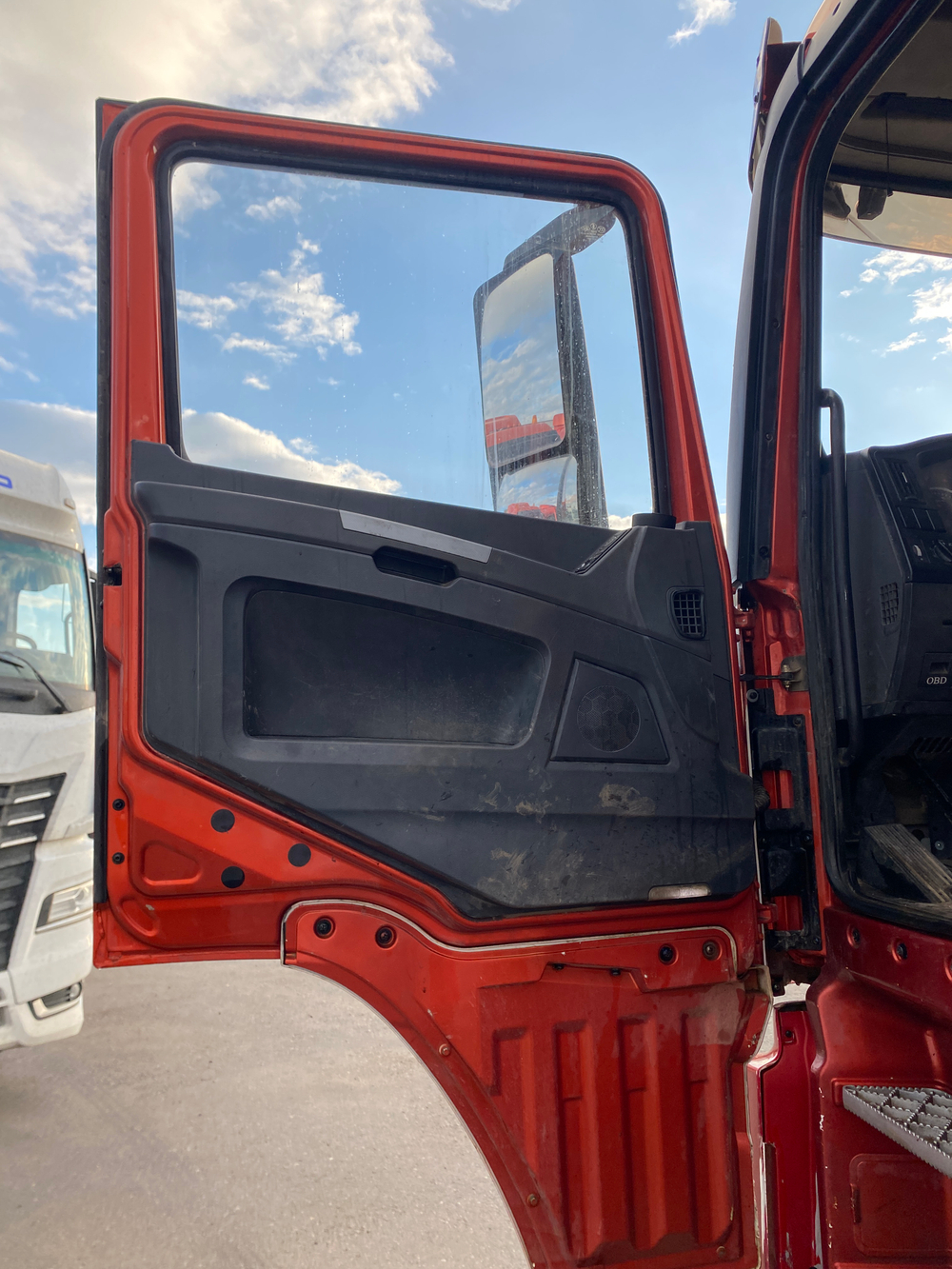 Shacman (Shaanxi) SX* 6x6 Седельный тягач SX42586V385 (Дизельный, 11,6 л, 423 л.с., МТ)
