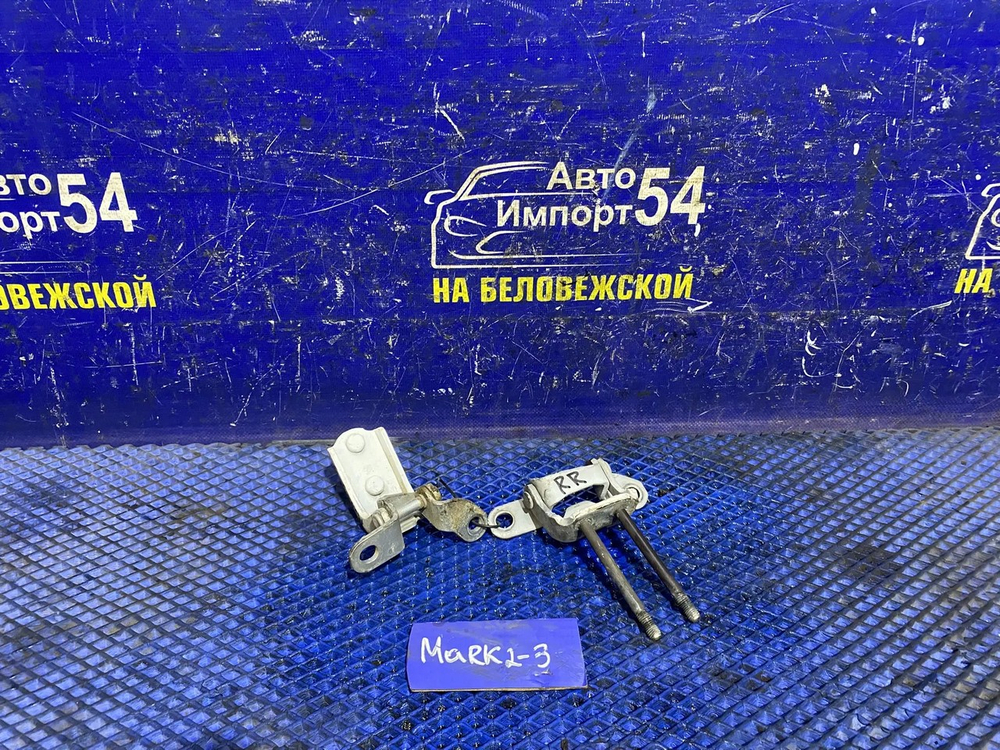 Петля двери задней правой TOYOTA MARK 2 1999