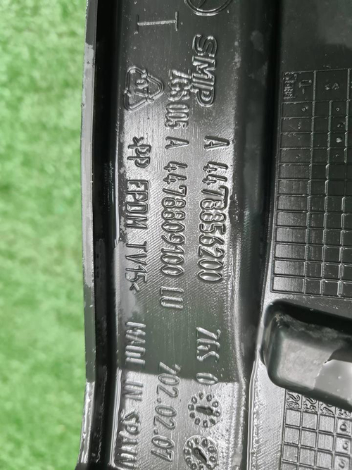 Кронштейн переднего бампера Mercedes V w447 14-нв