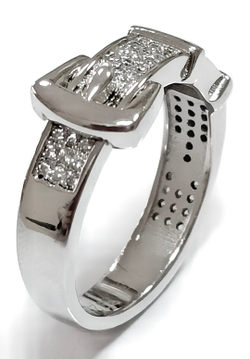 Ювелирное кольцо из серебра в в виде ремня