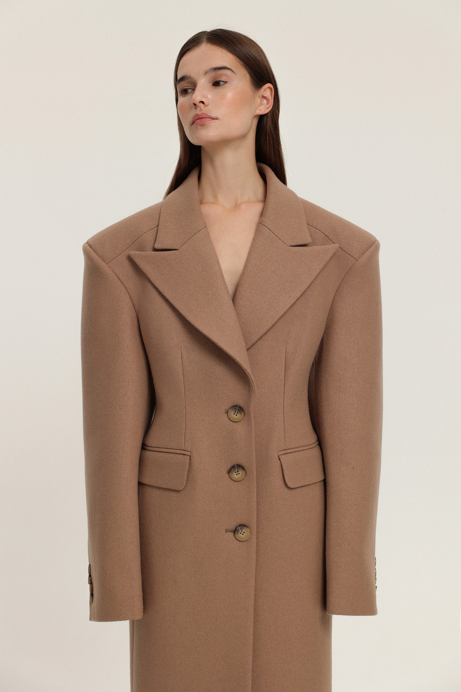 Пальто приталенного силуэта