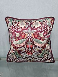 Бархатная подушка с дизайном по мотивам Уильяма Морриса