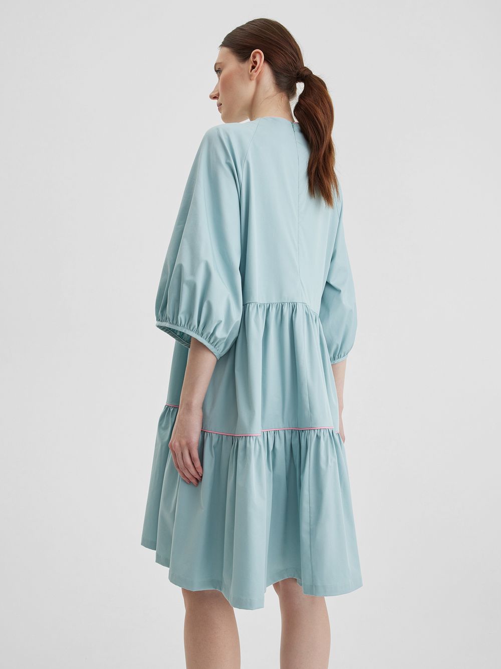 Ярусное платье цвета полыни