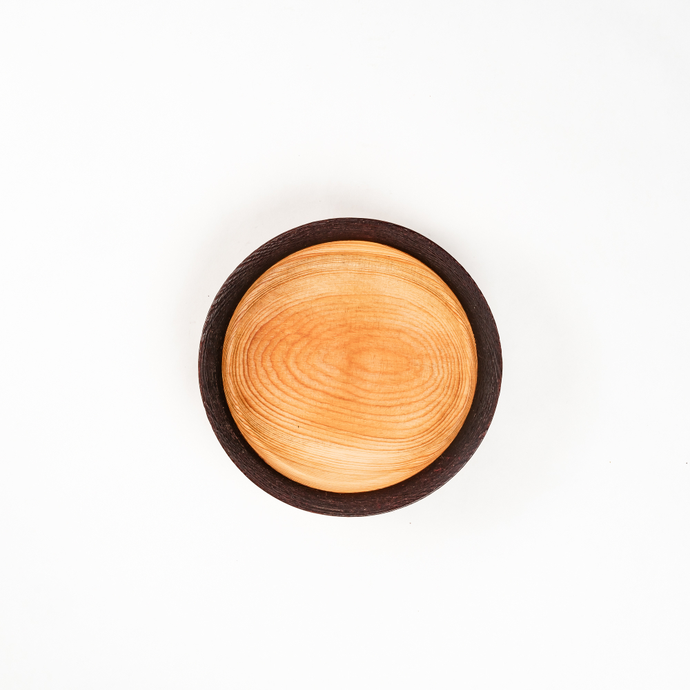 Деревянная глубокая тарелка из древесины сибирского кедра. T198