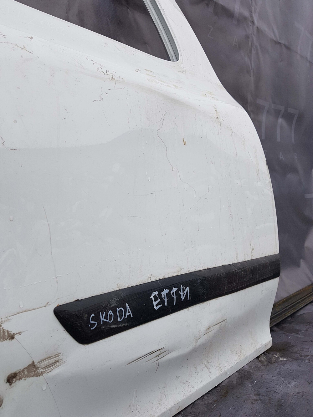 Skoda Yeti дверь Задняя правая Б/У Оригинал 5L0833312