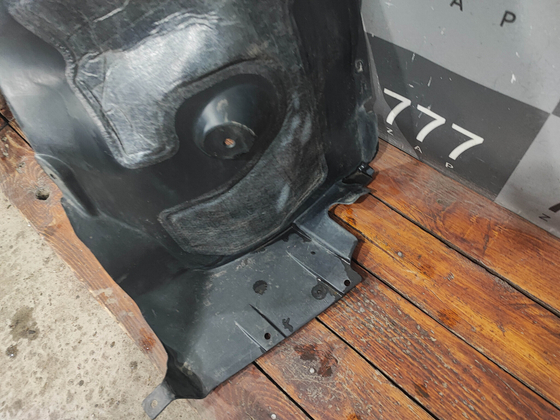 Подкрылок передний левый BMW X1 (F48)  Б/У Оригинал 517111252010