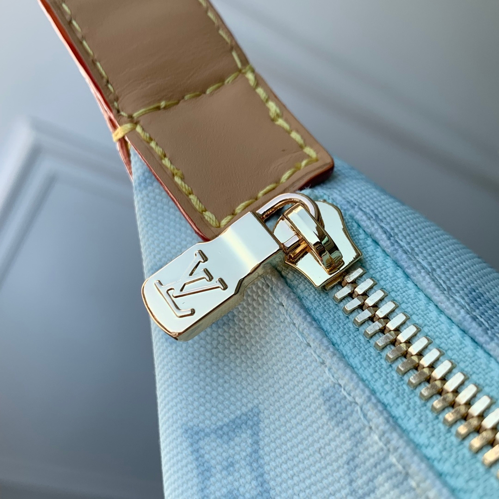Louis Vuitton Pochette Hills