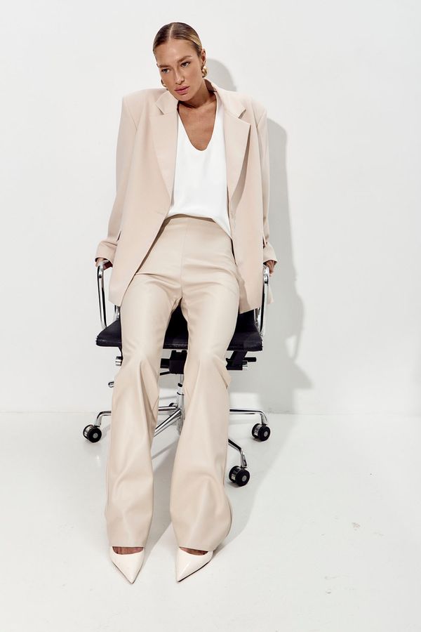 Брюки клеш из экокожи серо-бежевого цвета